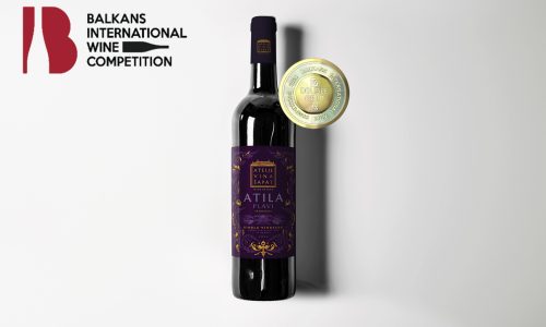 Atila-plavi-v1-etiketaflasa_bela-pozadina-1