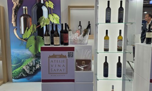 Grčki posetioci zainteresovani za naša vina (2)